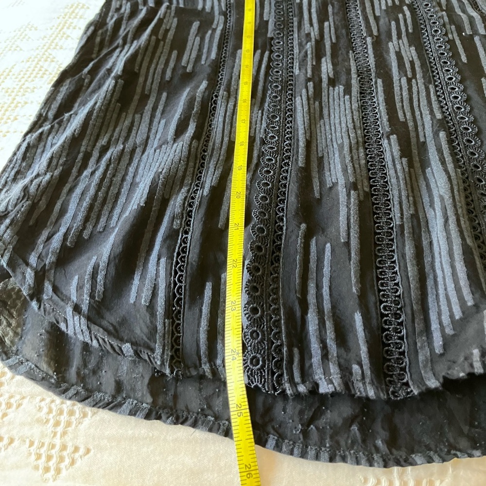 ANN TAYLOR Black Open Eyelet Long Sleeve Mock Neck Blouse Size XS (Could fit S) - Picture 9 of 11